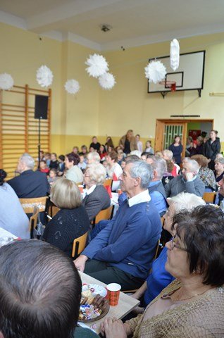 https://szkolaborowno.pl/images/phocagallery/dzien_seniora/thumbs/phoca_thumb_l_dsc_0094.jpg